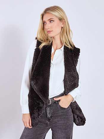 Vest asymmetric with fur in black