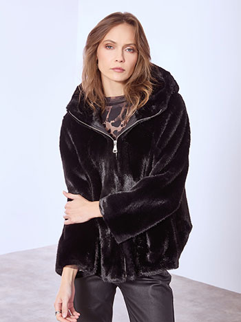 Fur with hoodie in black