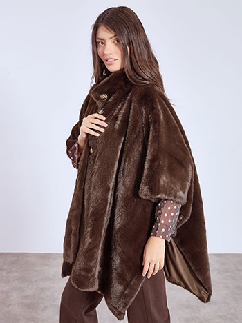 Fur with detachable belt in brown