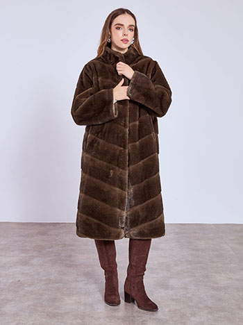 Μακριά γούνα σε καφέ