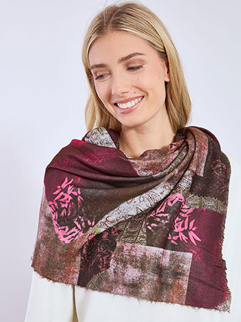 Scarf printed in wine red
