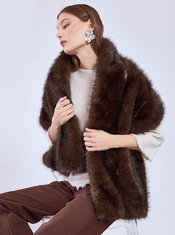 Cape etol with fur in dark brown