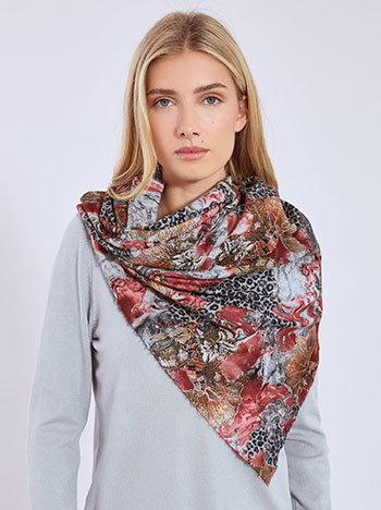 Εσάρπα εμπριμέ με μεταλλιζέ λεπτομέρειες σε γκρι