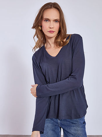 Top with round hemline in dark blue