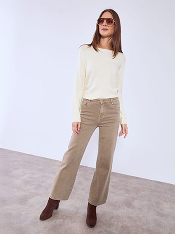 Τζιν σε ίσια γραμμή με βαμβάκι σε καφέ ανοιχτό