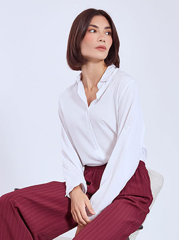 Πουκάμισο απο βισκόζη σε λευκό