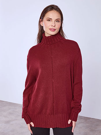 Turtleneck with decorative seam in wine red