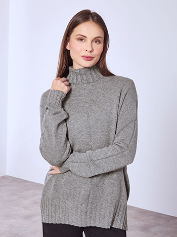Turtleneck with decorative seam in grey