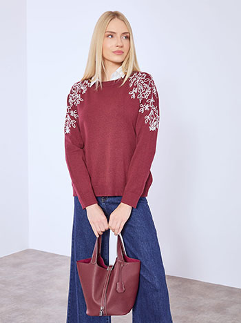 Πουλόβερ με κέντημα στους ώμους σε μπορντό