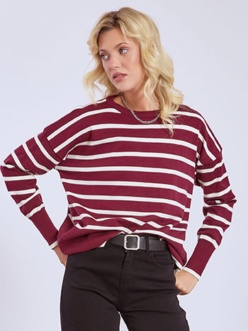 Sweater with stripes in wine red