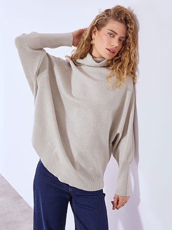 Turtleneck monochrome in beige