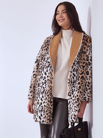 Fur leopard with pockets in camel