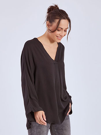 Top asymmetric with pleat in black