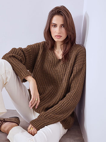 Πουλόβερ μονόχρωμο σε καφέ σκούρο