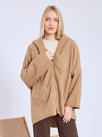 Παλτό μπουκλέ ασύμμετρο με κουκούλα σε καμηλό