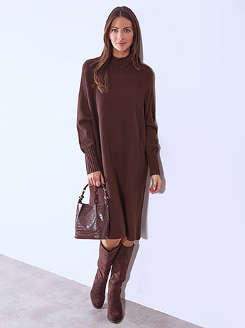 Φόρεμα πλεκτό με ψηλή λαιμόκοψη σε καφέ