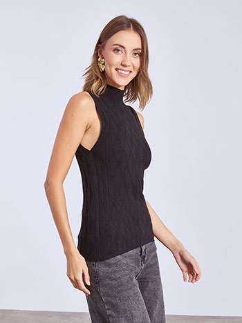 Πουλόβερ αμάνικο με ανάγλυφα σχέδια σε μαύρο