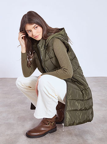 Jacket sleeveless with horizontal quilting in khaki