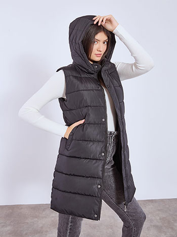 Μπουφάν αμάνικο καπιτονέ μονόχρωμο σε μαύρο