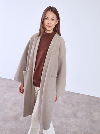 Παλτό μακρύ με τσέπες σε μπεζ σκούρο