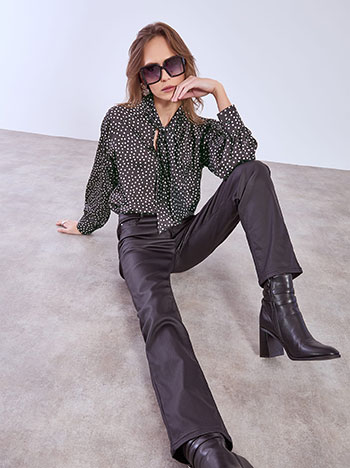 Top with pocka dots satin in black