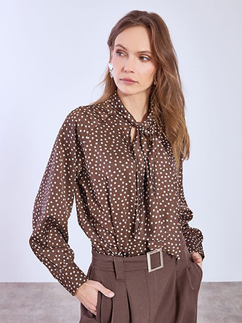 Top with pocka dots satin in dark brown