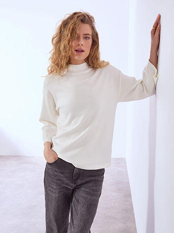 Sweater with three quarter sleeves in off white
