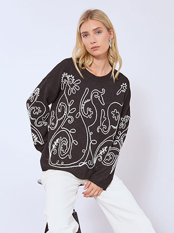 Sweater embroidered in black