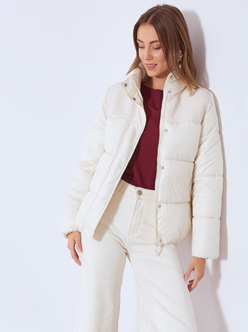 Μπουφάν με λεπτομέρειες δερματίνης σε εκρού