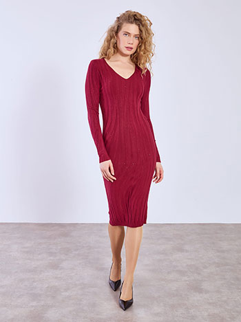Dress rib with small sequins in wine red