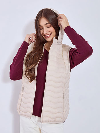 Μπουφάν αμάνικο καπιτονέ σε μπεζ ανοιχτό