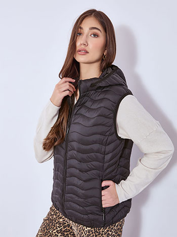 Μπουφάν αμάνικο καπιτονέ σε μαύρο