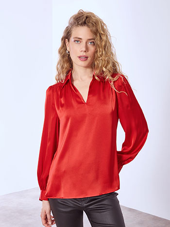 Top satin with collar in red