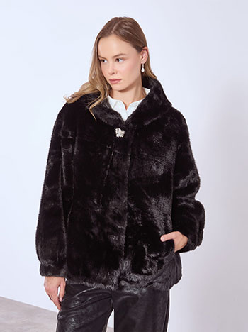 Fur with strass flower button in black
