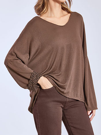Top with inner leopard print in brown