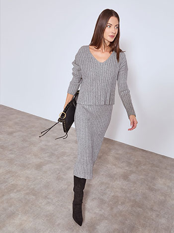 Set top and skirt ribbed in grey