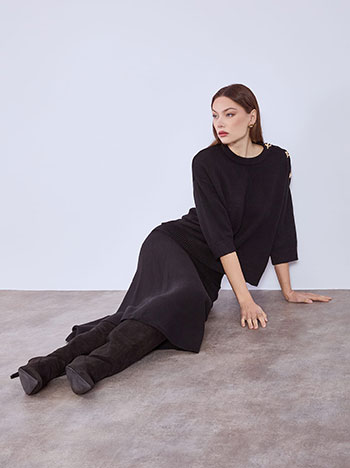 Skirt midi knitted in black