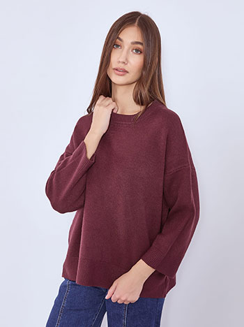 Sweater monochrome in wine red