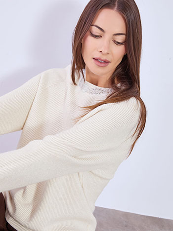 Πουλόβερ με σχέδιο strass σε μπεζ ανοιχτό