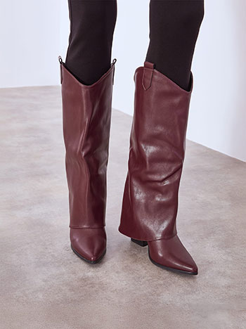 Μπότες με μυτερή μύτη σε μπορντό