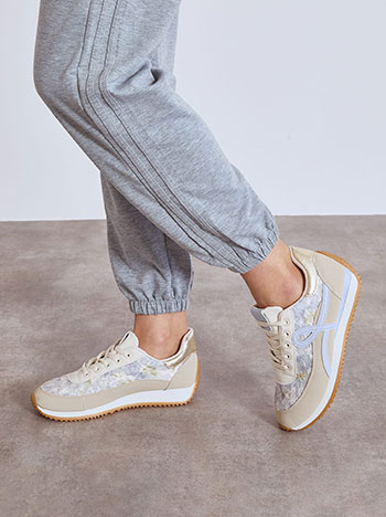 Sneakers with broderie flowers in light blue