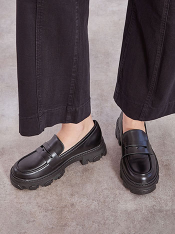 Loafers leather effect in black