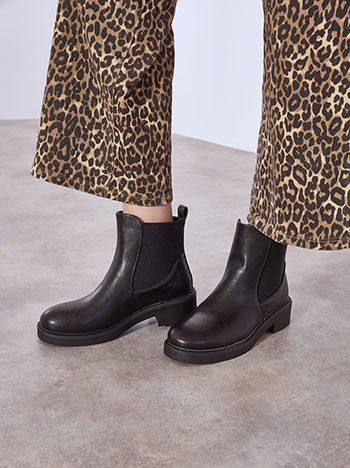 Ankle boots leather effect in black