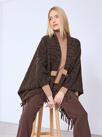 Κάπα με μαλλί σε καφέ σκούρο