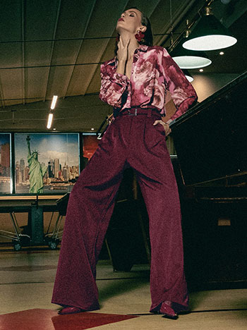 Παντελόνα με αποσπώμενη ζώνη σε μπορντό