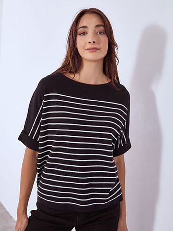 Πουλόβερ με ρίγες σε μαύρο