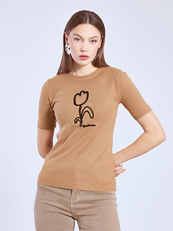 Sweater with flower in brown