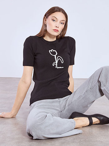 Sweater with flower in black