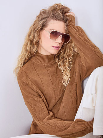 Sweater with textured details in brown