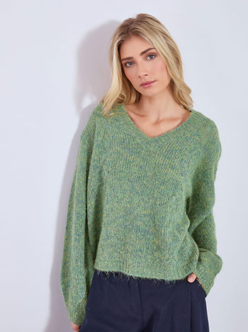 Πουλόβερ χνουδωτό με V λαιμόκοψη σε πράσινο